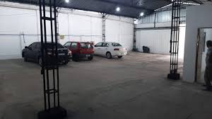 Espaço de funilaria — veículos em atendimento